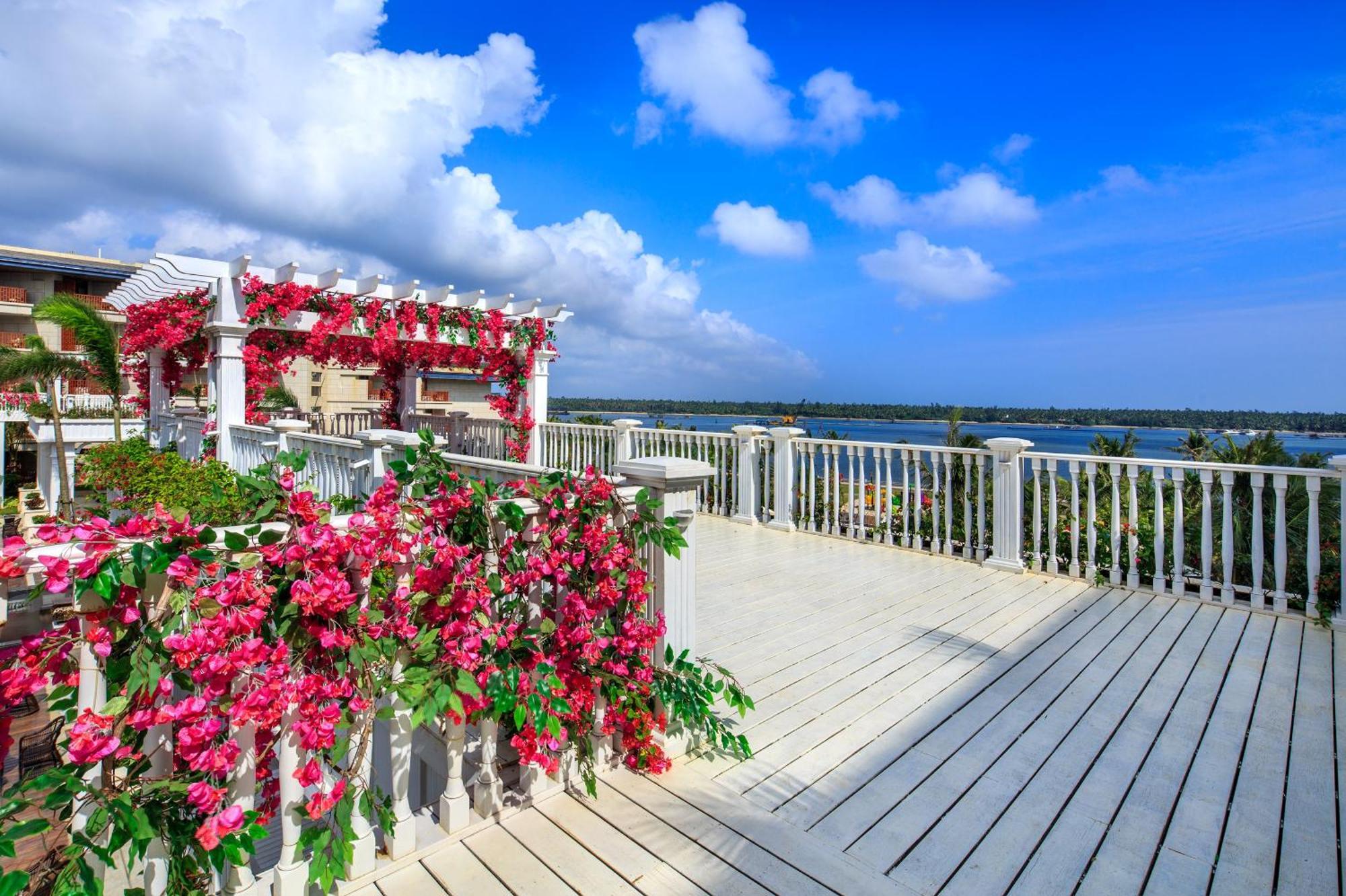 Wyndham Grand Plaza Royale Wenchang Exterior photo